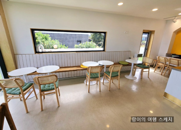 돌셋카페 테이블
