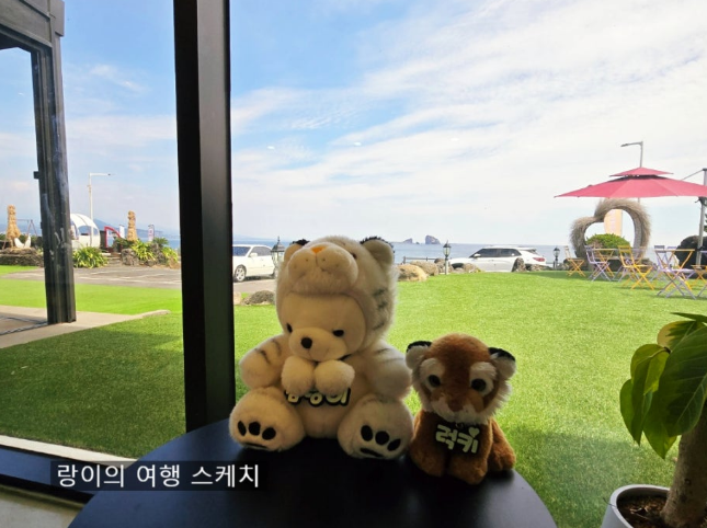 돌셋카페에서 곰랑이랑 럭키와 함께