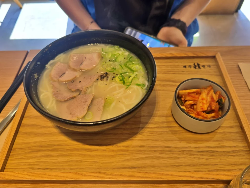 제주한면가 애월점 흑돼지 고기 국수